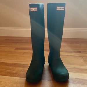 New Hunter Rainboots -  Hunter Green, size 9